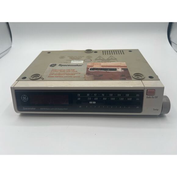 Vintage GE Spacemaker Undercabinet AM/FM Kitchen Radio with Clock Model 7-4212B - Picture 1 of 6